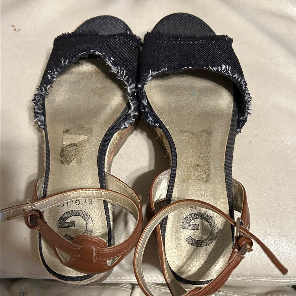 Guess Women's Black and Tan Sandals